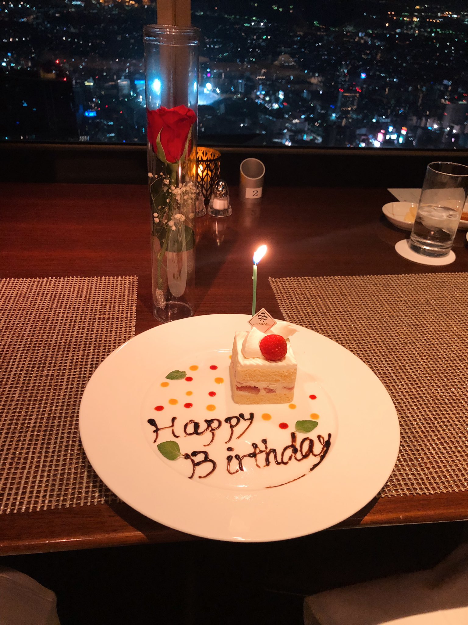 Uno 横浜のシリウスというレストランで夫に誕生日お祝いをしてもらいました 夜景ディナーなんてもう何年も行けない気がするので 行けて良かった ありがとう T Co Tdr6hwjzmw Twitter