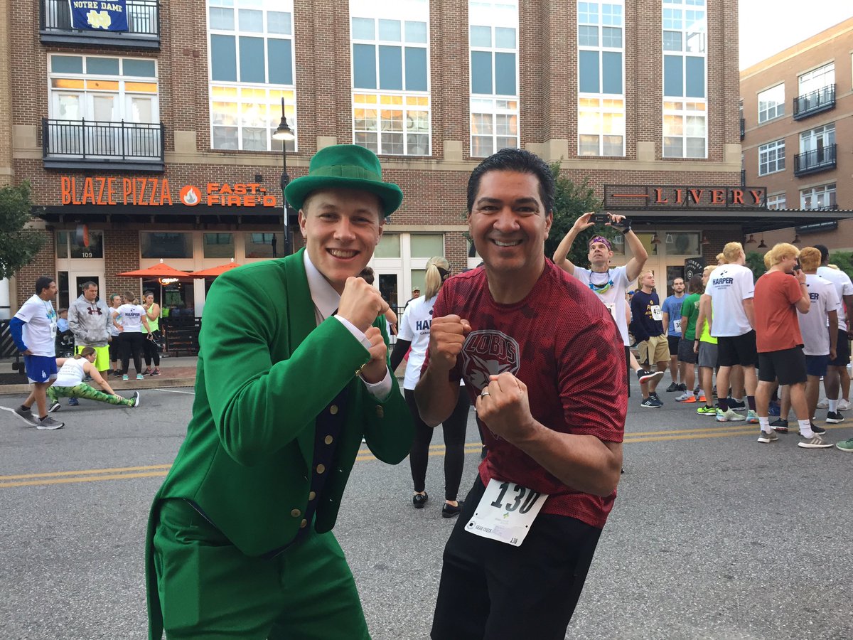 KPRC2Anthony's tweet photo. Starting #collegegameday with the #NotreDame Leprechaun at the @KellyCares Run. New Mexico Lobos vs the Fighting Irish at 11:30 AM PST on NBC. @NDonNBC @NBCSports #newmexicolobos https://t.co/AOSF6naxUz