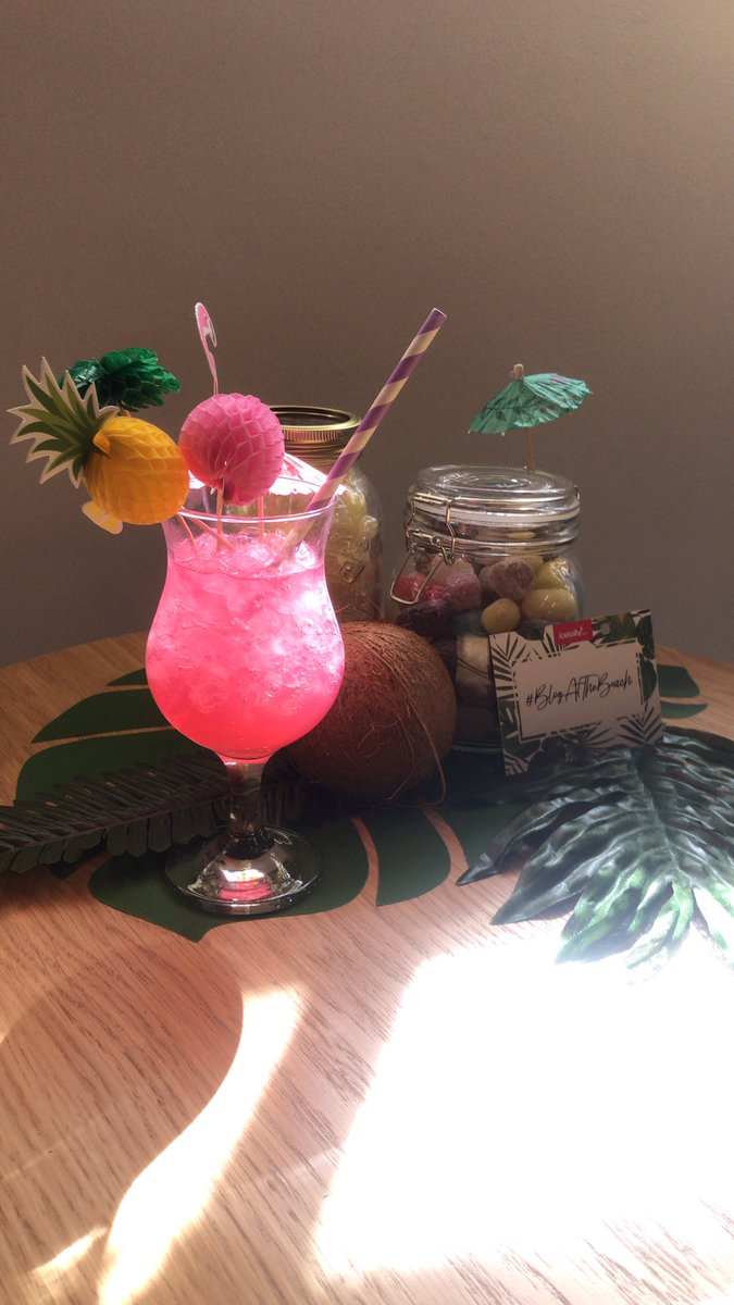 GemsUpNorth's tweet image. What a good way to spend a Saturday ☀️ At #BlogAtTheBeach with @icelollyholiday @icelollypress we’ve had mocktails (@KAdrinks), Caribbean lunch, a talk from Ice Lolly and @kirstyleanneuk 🙌🏻 more to follow #bloggerevent #saturday #mcrblogger