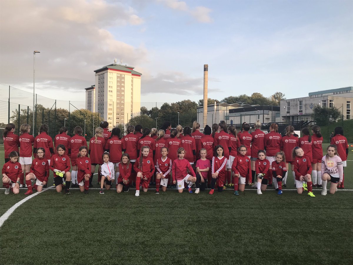 StPetersFC1984's tweet photo. Huge thanks to @PitchTeamwear for supporting @StPetersFCGirls through sponsorship of new training tops. Girls love the new kit😩👏
More tops needed for the all the new players with now over 50 involved💪👏

#OurGirlsOurGame
@ScotFAWest https://t.co/WpBG2rVESy