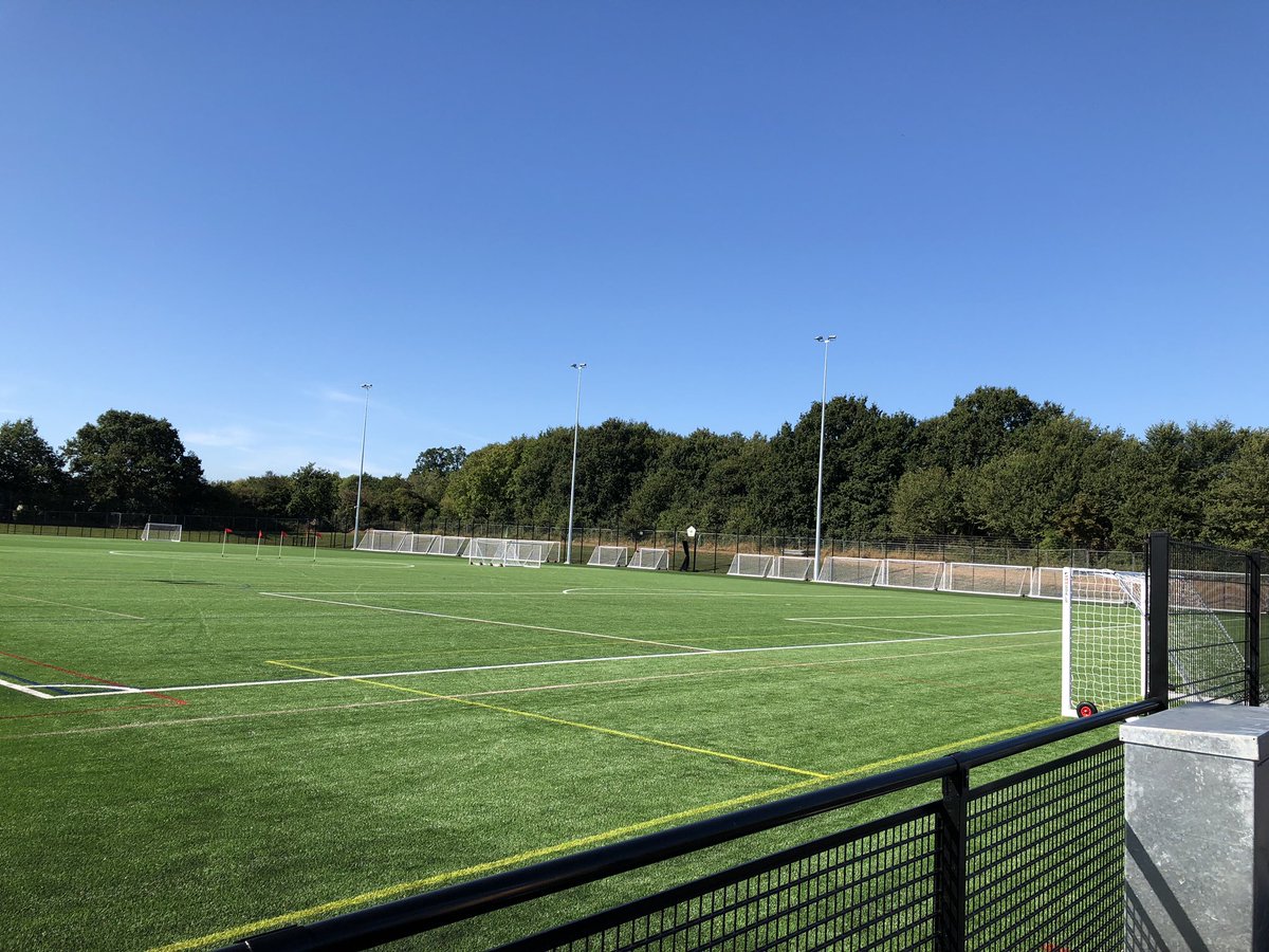 hedgeendlions's tweet photo. A fantastic first match on the wonderful @HampshireFA @stonehamlaneFA this morning in the ☀ for the smiling and hardworking @OfficialRTYFC U7 Panthers👏 👏. Well done @edmslorg and looking forward to the U9’s in the @JnrPremLeague this afternoon too!⚽️ https://t.co/UWIvOztYGb