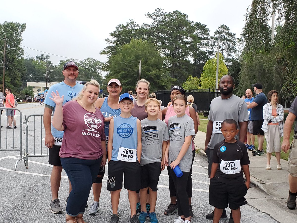 KazarStephanie's tweet photo. HMES Fuzz Run Team 2019 @HeardMixon #ncssbethebest #FuzzRun https://t.co/QeAn9StmW6