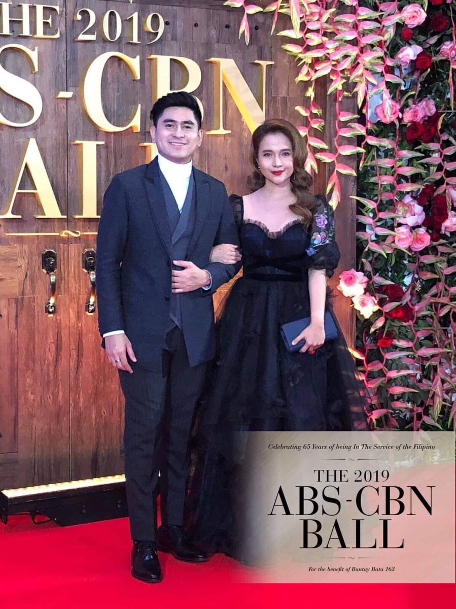 Ay iba rin tong si Trixie at Thor! From Brgy. Masigla to ABS-CBN Ball real quick! Yiiiiie! Kinikilig na naman kami! Uwi ka ng maaga <a href="/kristelfulgar/">Kristel Fulgar</a> magagalit na naman si Kap Cora kay <a href="/NavatoCJ/">Christianne Navato</a> HAHAHAHA

#ABSCBNBall2019