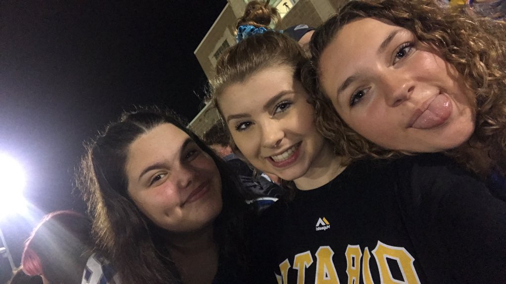 viola_pagnani's tweet photo. #sss #theDZONE @SCHS_Core 💙💛 https://t.co/Gxk97VV8yA