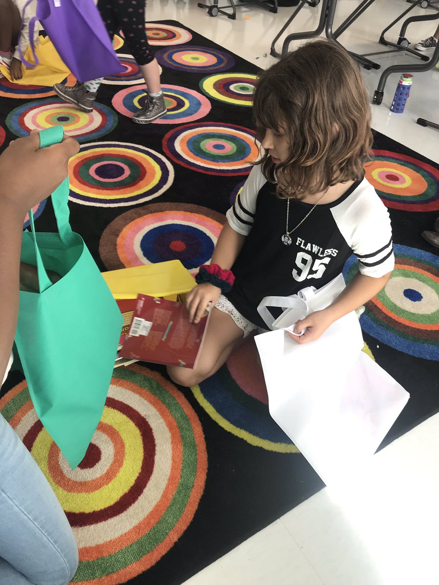 GoLemonheads's tweet photo. The Lemonheads had fun shopping for ‘just right’ books in our Unit 1 library on Friday afternoon. https://t.co/Nq5PaWeqES