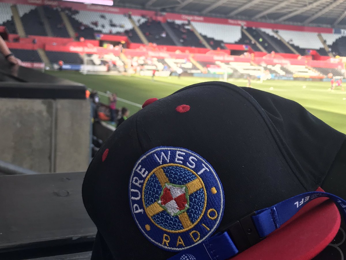 JonTsports's tweet image. #swavFor today - reflection in the background in the empty away stand is @CarewFC  and @CarewCC stalwart, @NickScourfield - his sone is less obvious 🙃👀⚽️🏏