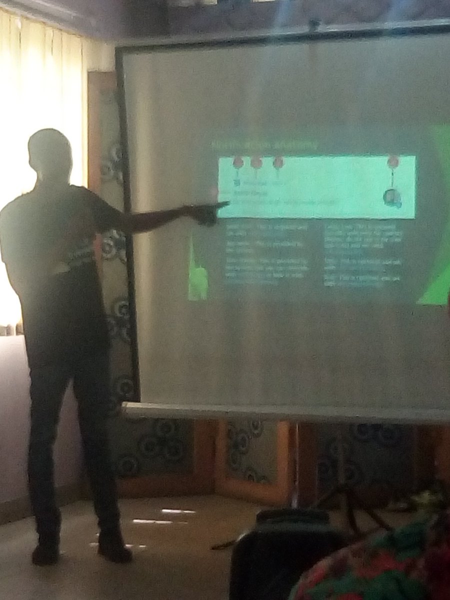 APhrophet's tweet image. yeah our resident android bishop teaching us android notifications u have been notified 😂 !!!

#ALCPHASE2 #GrowWithGoogle #PLURALSIGHT #ALCPORTHARCOURT