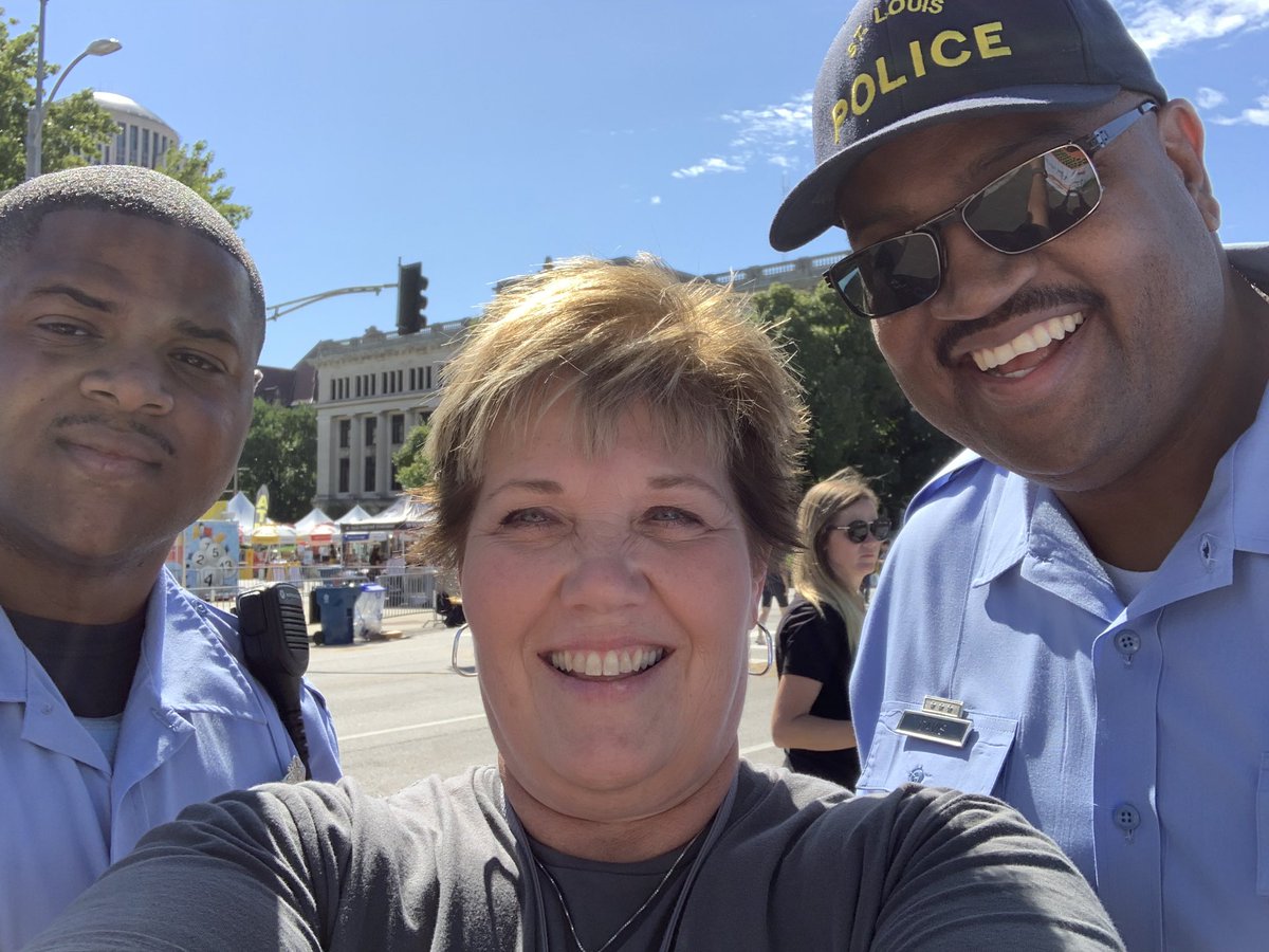 Day 2 at The Taste of St Louis and setting up appointments for FirstNet!   <a href="/FirstNet/">FirstNet, Built with AT&T</a> @matthew_kobel <a href="/Brandon_Loc/">Brandon Lockwood (He/Him)</a> <a href="/tastestl/">Taste of St. Louis</a> <a href="/LifeAtATT/">Life at AT&T</a>
