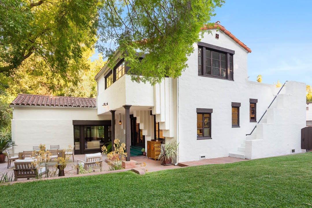 crosbydoe's tweet photo. Now offered: #lloydwright The Calori House 1926

https://t.co/KmdbSzNeKq

#architectureforsale#architecture#realestate#glendale#spanishdeco https://t.co/e9dIE6skW9