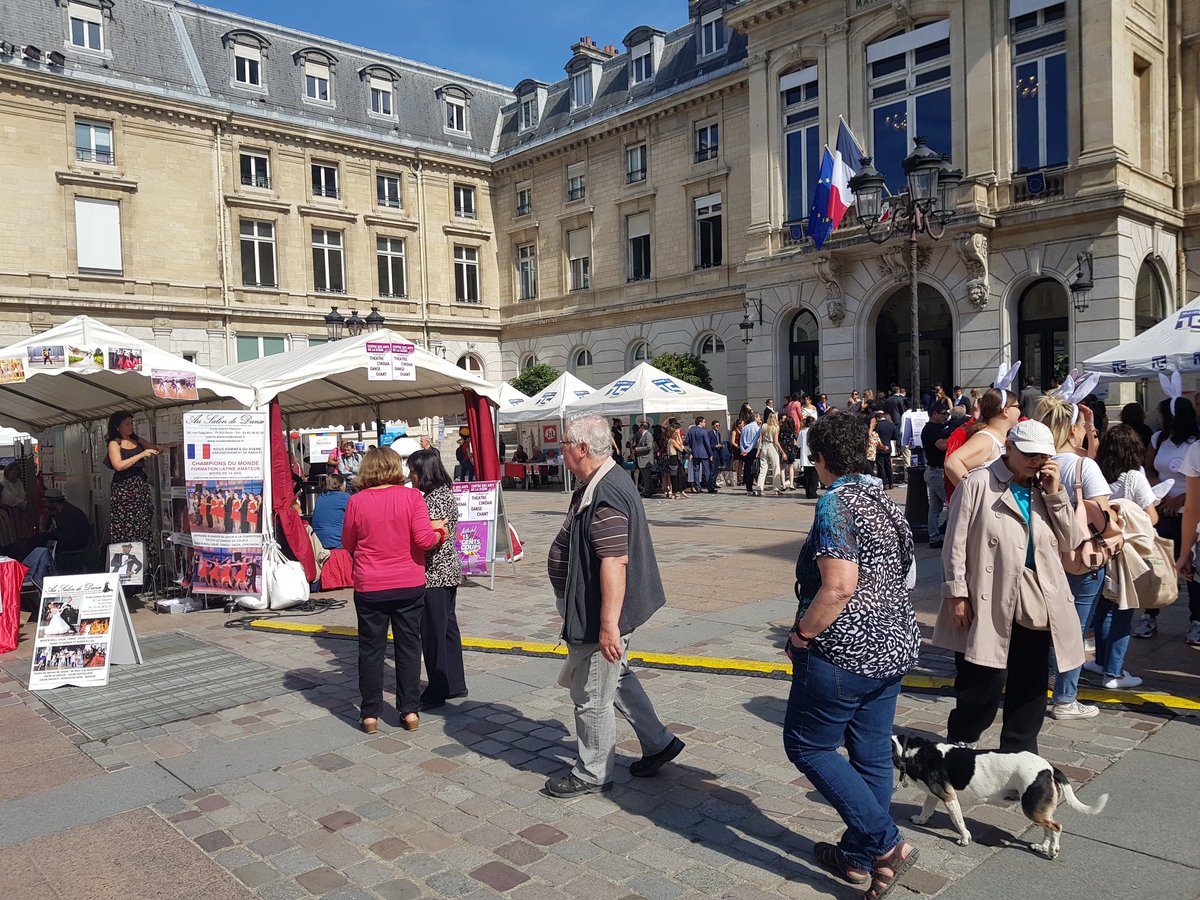 GuiVastel's tweet photo. Une matinée riche en actions !
Une causerie chez @oliviagregoire pour parler actualités de rentrée, un tractage itinérant pour promouvoir @BGriveaux pour #paris2020 et le #forumdesassociations de #Paris15 pour fêter la rentrée !
Tous @AvecBenjamin dans la #circo7512
#JAMIDF https://t.co/wQ6mdMudW1