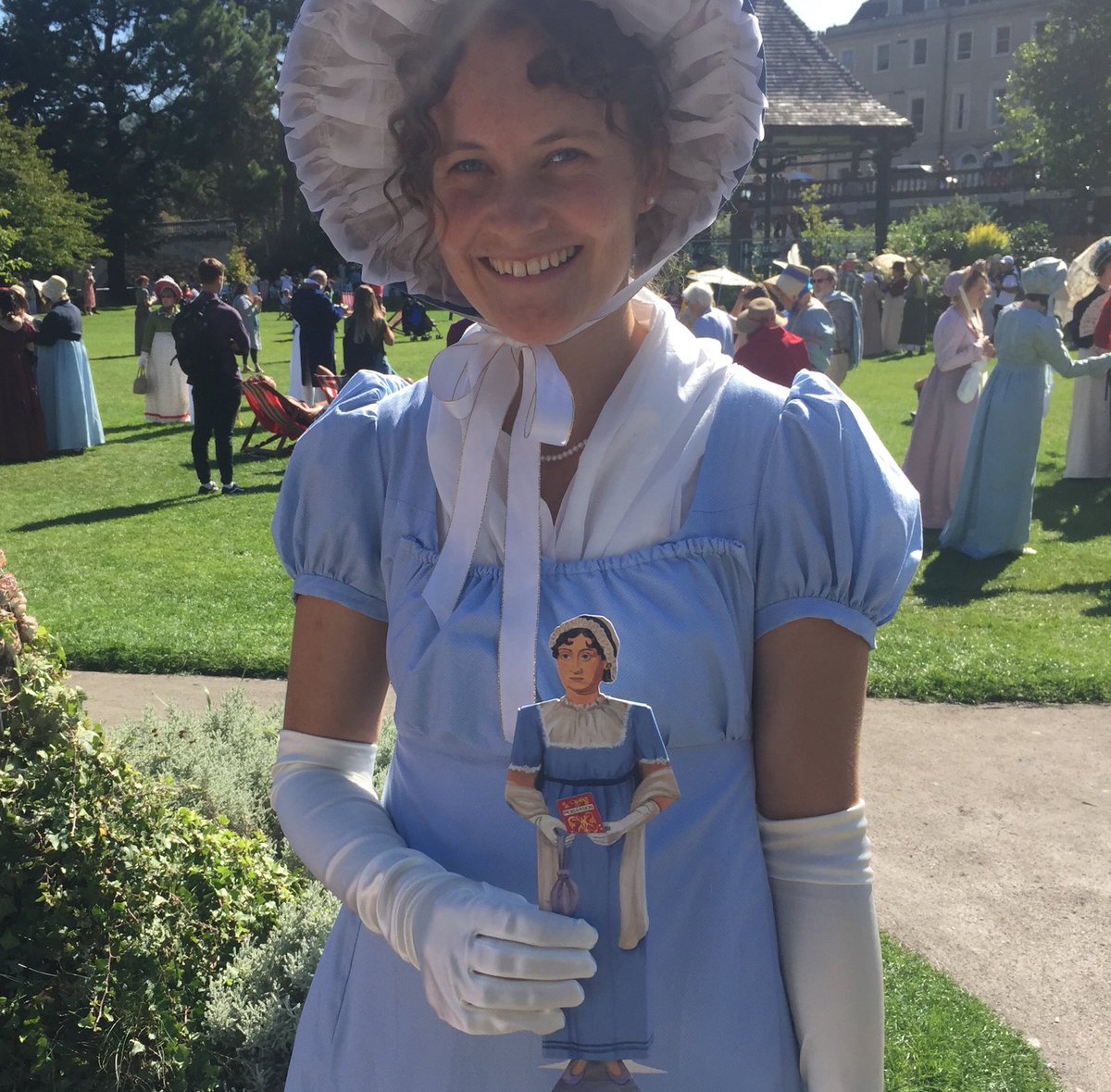 ⁦Pop Up Idol Jane Austen just met her lookalike!@JaneAustenLIVES⁩ #janeaustenfestival #JaneAusten