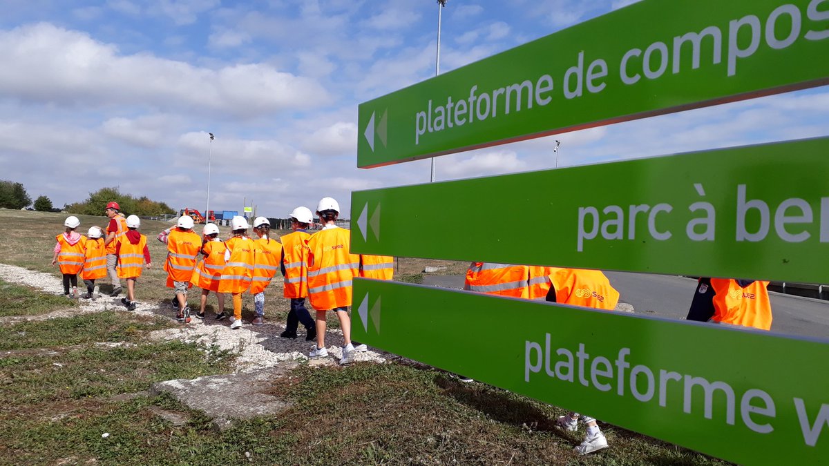 Marine_Scheffer's tweet photo. L'effet "ouhaou" des journées innovation @suezFR... c'est aujourd'hui et partout en France. A l'écopole de Chevilly et à la station d'épuration de Châlette-sur-Loing, petits et grands s'entraînent à devenir de véritables éco-citoyens ! #SUEZ4innovation https://t.co/85AOmr4tDi