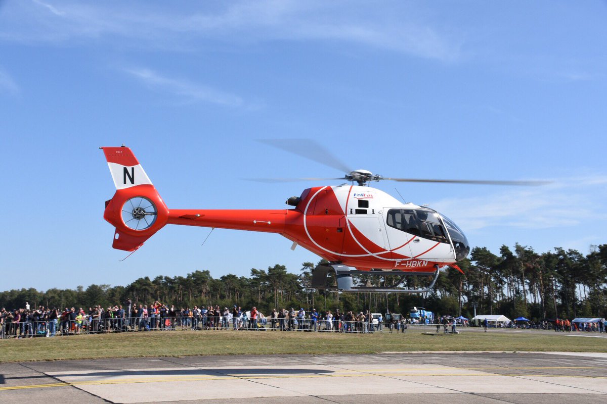 Great company ! Myriad of aircraft to please all photographers. Share your best compositions ! Did you wave at the Pilots ? #BAFDays