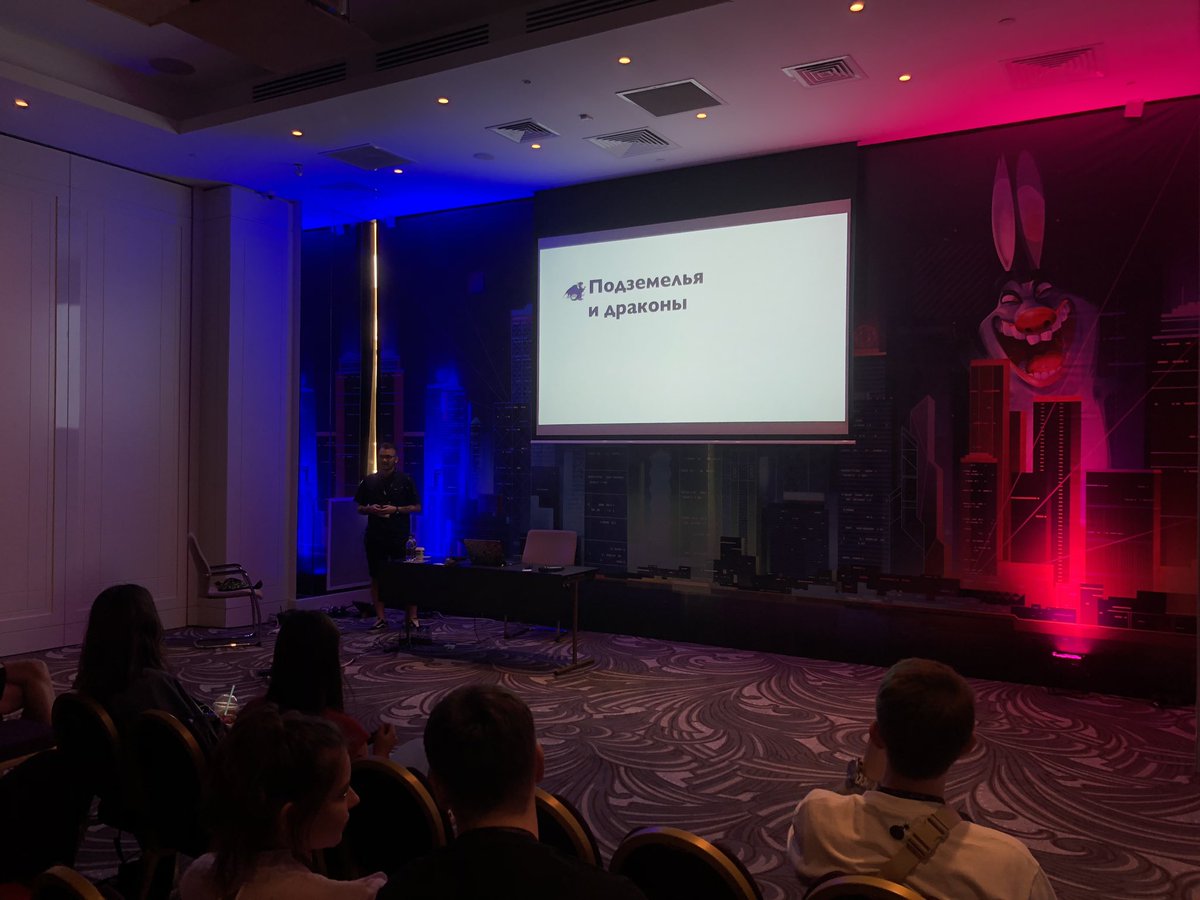 jvetrau's tweet photo. Александр Павлов из Delivery Club рассказывает о погружении дизайнера в продукт на секции «Дизайн» от @mailrudesign #mailrudesign на #404fest. Как команда проверяет продуктовые гипотезы, работает с исследованиями и в целом выстраивает цикл. https://t.co/UhUBeOijlo