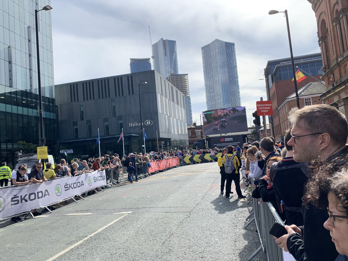 davepostle's tweet photo. Excitement and crowds starting to build for the finale on Deansgate #TourofBritain2019 https://t.co/FwMD0cDxae