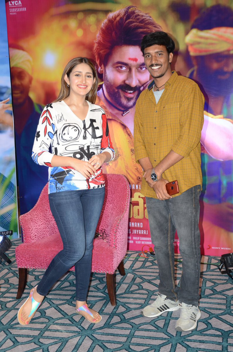 Imkingsmahesh's tweet photo. Yesterday pressmeet & pre release .
#BandobastPreReleaseEvent by #Shreyasmedia wowowow simply supper ๐๐๐#Surya #Fans #Kaappaan #Bandobast #KaappaanFromSep20
@Suriya_offl @sayyeshaa @arya_offl https://t.co/ubIOfbAUOA