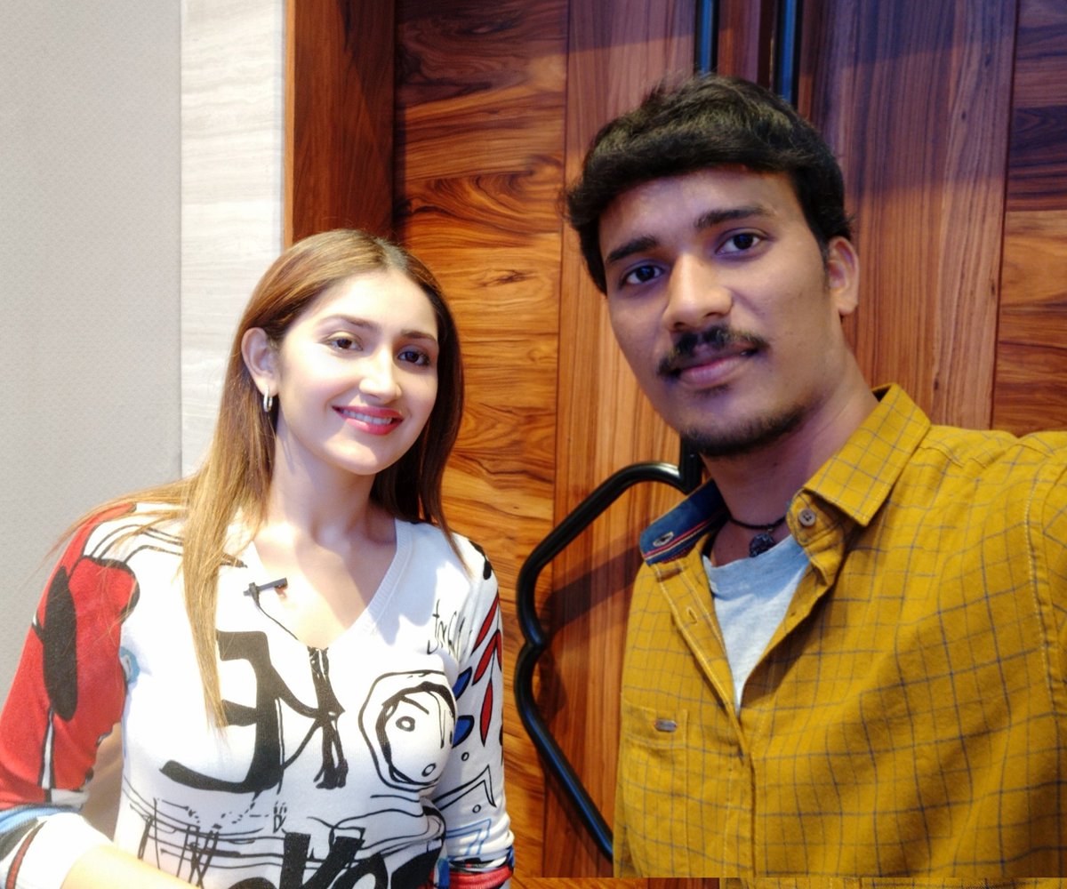 Imkingsmahesh's tweet photo. Yesterday pressmeet & pre release .
#BandobastPreReleaseEvent by #Shreyasmedia wowowow simply supper ๐๐๐#Surya #Fans #Kaappaan #Bandobast #KaappaanFromSep20
@Suriya_offl @sayyeshaa @arya_offl https://t.co/ubIOfbAUOA