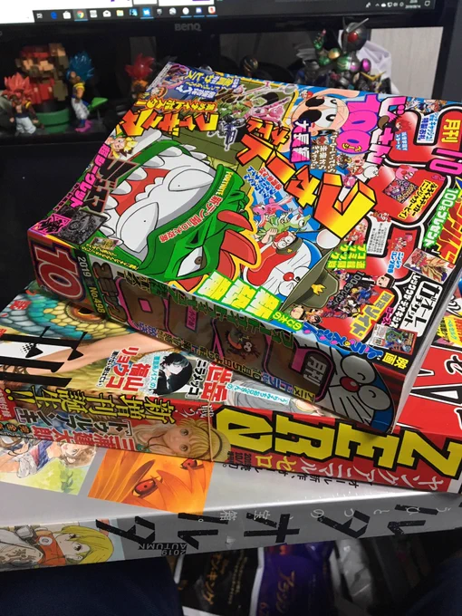 本屋でコロコロとか増刊雑誌とか買ってきたらすごい分厚さになった。 