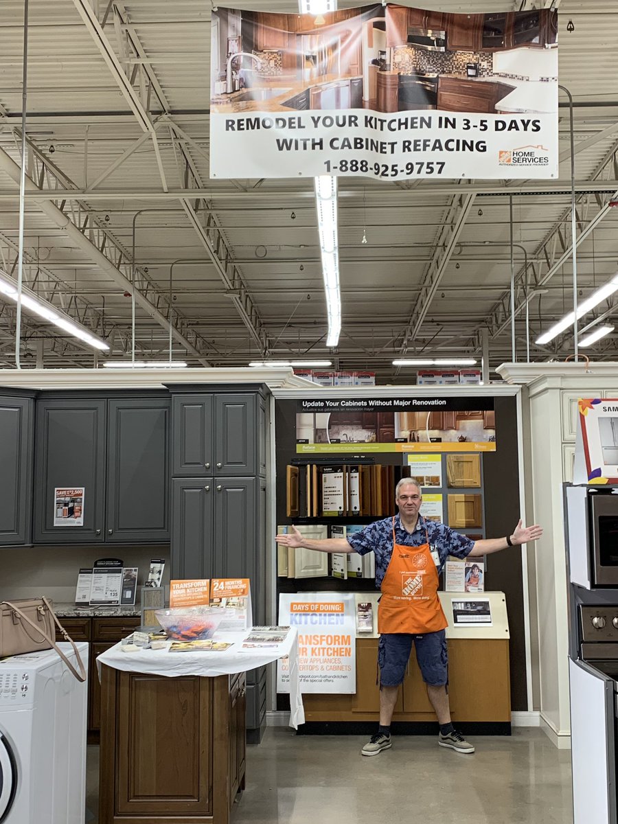 2009THD's tweet photo. Designer Scott ready for his Kitchen Makeover Clinic!! #LeadsIn=SalesWin!!!! @t_renard_ https://t.co/HW8fE46fF8