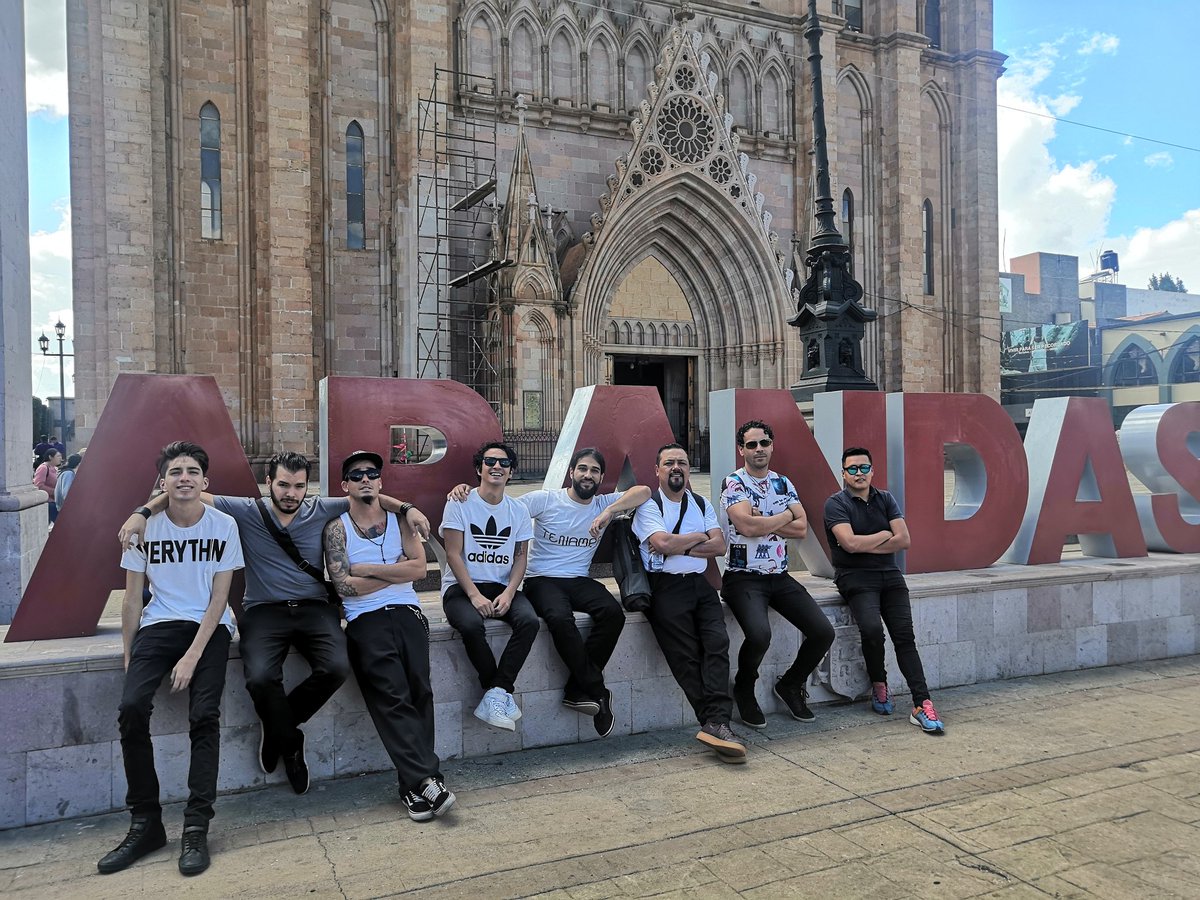 TenampaBB's tweet photo. Ayer la pasamos bien en Arandas, se puso bien el fieston.
Hoy nos vemos en TepatitlΓ‘n 6:30 pm plaza principal.
.
.
.
.
.
.
#Brassband #arandas #fiesta #fiestaspatrias #jalisco #PequeΓ±asDosis #crazypower #fiesta #Tenampabrassband https://t.co/jVvK0cdkv5