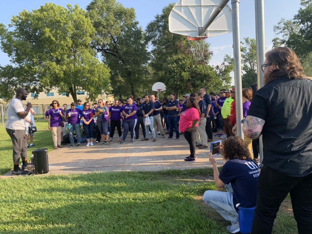 UIsbah's tweet photo. Words from community leaders for the #GatorServe morning ceremony! #UHDStrong #GatorsEngaged #GatorServeπ https://t.co/Iktg28x7CE