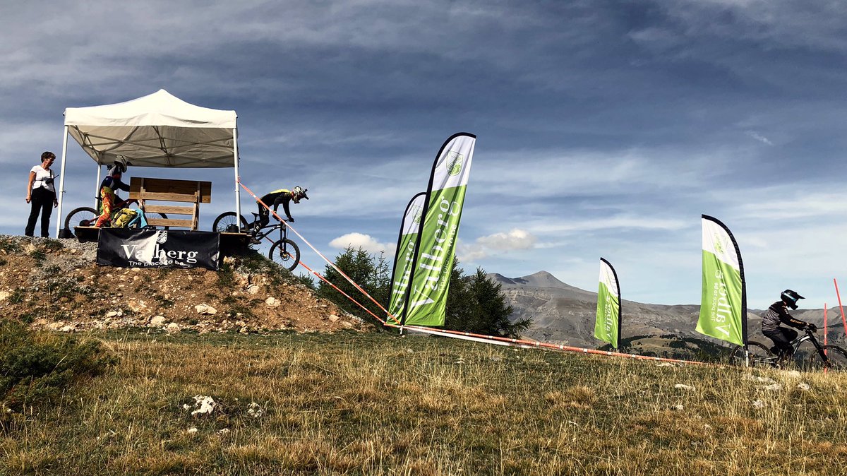 VALBERGAlpesSud's tweet photo. Top départ de la dernière manche du challenge départemental de #VTT de descente #loveval #AlpesMaritimes #uscagnes https://t.co/DdnazwxK4u