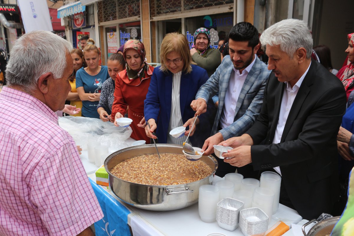 skbld's tweet photo. AK Parti Kadın Kolları İlçe Başkanlığı tarafından düzenlenen aşure programına Belediye Başkanımız Sayın Memiş Çelik katılım sağladı. https://t.co/jcyyta9FLb