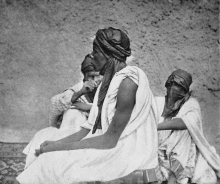 ArewaHistory's tweet photo. Residents of Sokoto, 1900.

Credit: New York Public Library https://t.co/05WnSxbhOB