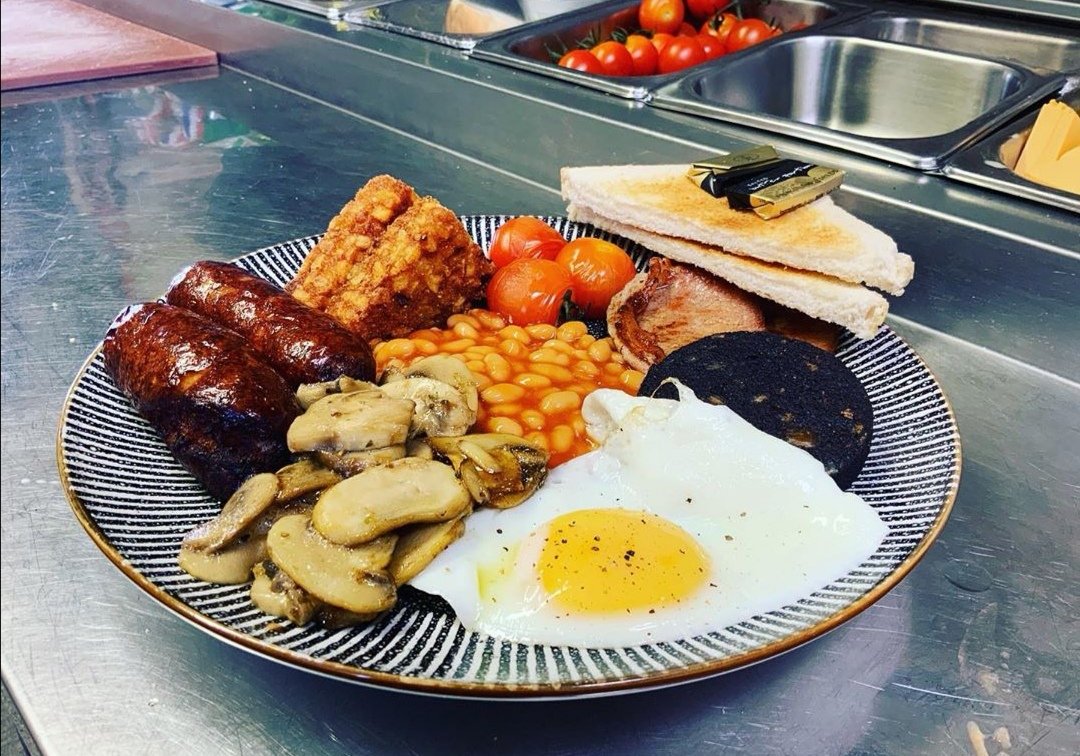 Beautiful Big Breakfast this sunny Saturday morning. We reopen at 17:30 for Saturday night dinner & takeaways!

The shops phone is back up and running so don’t be shy 😉

#newport #breakfast #supportlocal #supporttheport #foodporn #instafood #garlicmushrooms #foodphotography