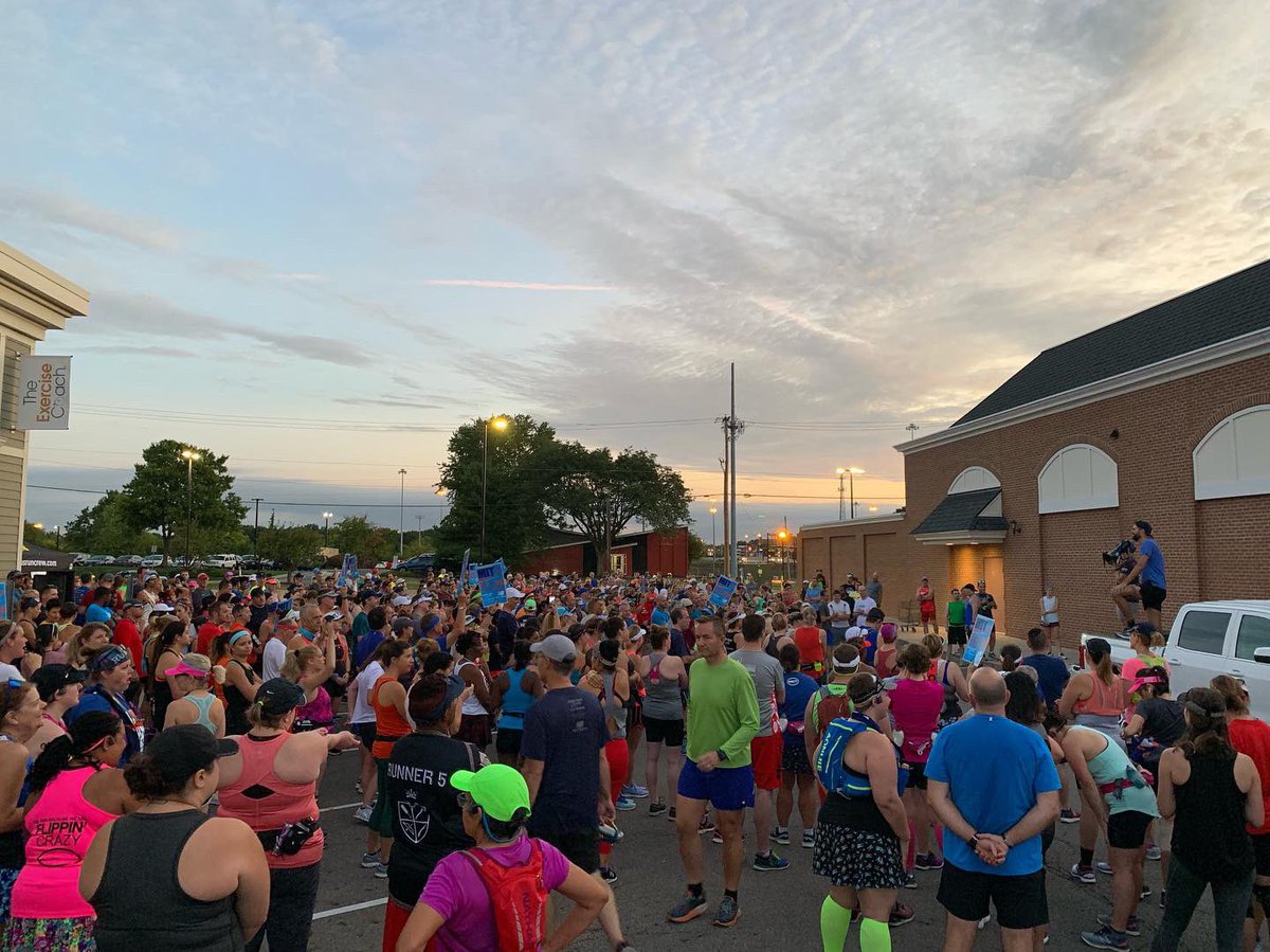 FleetFeetCbus's tweet photo. Perfect morning to celebrate running in Columbus! Thank you to everyone who came out, and special thanks to @cbusmarathon Race Director Darris Blackford for coming out to send us off on the run! #runcolumbusrun #6run4 #fleetfeetcolumbus https://t.co/dbREWQPbPB
