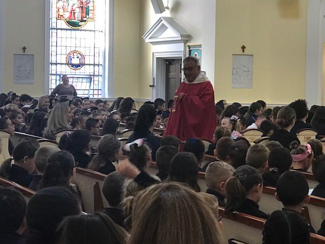 stclaresi's tweet photo. Thank you Fr. Richard, 8th grade students &amp; teachers, Seminarian Jonathan, Ms. Noel, Mr. Poppe, Mrs. Barricella, &amp; Mrs. Feeks for leading us in a beautiful mass to start our school year! #scslivingourfaith #SICatholicSchls https://t.co/J2LF2xLJMM