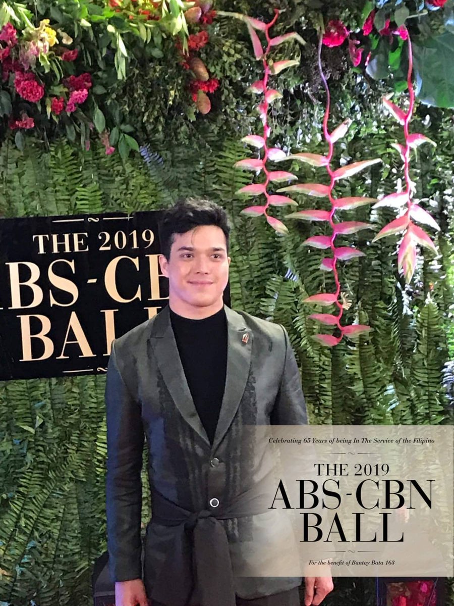 Elmo Magalona is looking dapper in his traditional barong with a modern twist! More #ABSCBNBall2019 photos on abscbnball.com