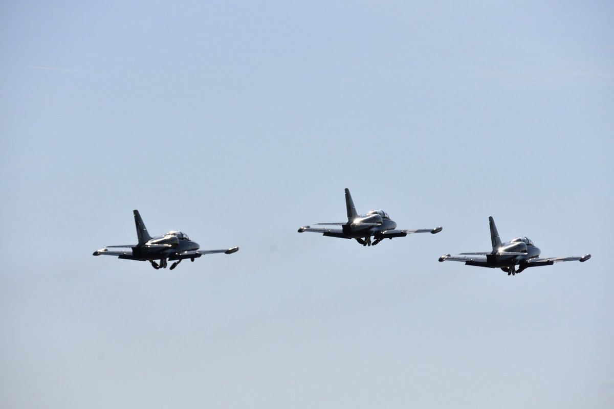 Smooth TO with the stylish <a href="/BreitlingJets/">Breitling Jet Team</a> headed for the sky. How many do you have insight ? #BAFDays