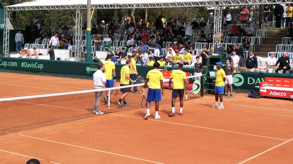 esportesdc's tweet photo. Vai começar! As duplas de Brasil e Barbados já estão em quadra para o confronto. Marcelo Melo e Bruno Soares enfrentam Darian King e Haydn Lewis #CopaDavis https://t.co/8zYAwGtczu