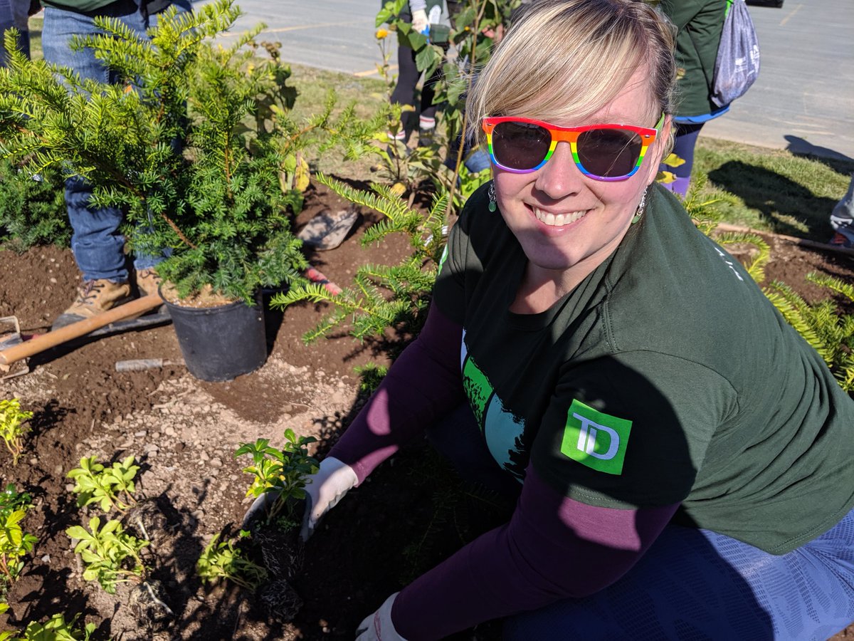 Wonderful morning <a href="/TDTreeDays/">TD Tree Days</a> in the Pearl planting hundreds of trees and shrubs. Kudos to <a href="/danielskanes95/">Daniel Skanes</a> and <a href="/JIELIAN416/">Jie (Jay) Lian</a> for organizing this great event! #TheReadyCommitment @TDFEF