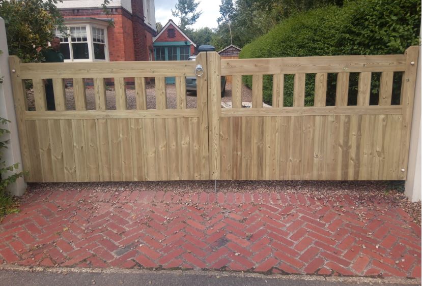Rothley_Bespoke's tweet photo. Gorgeous Bespoke driveawy gates! Call us free today to see what we can do for you and your home on 01509 649142! https://t.co/PikkpO3skf