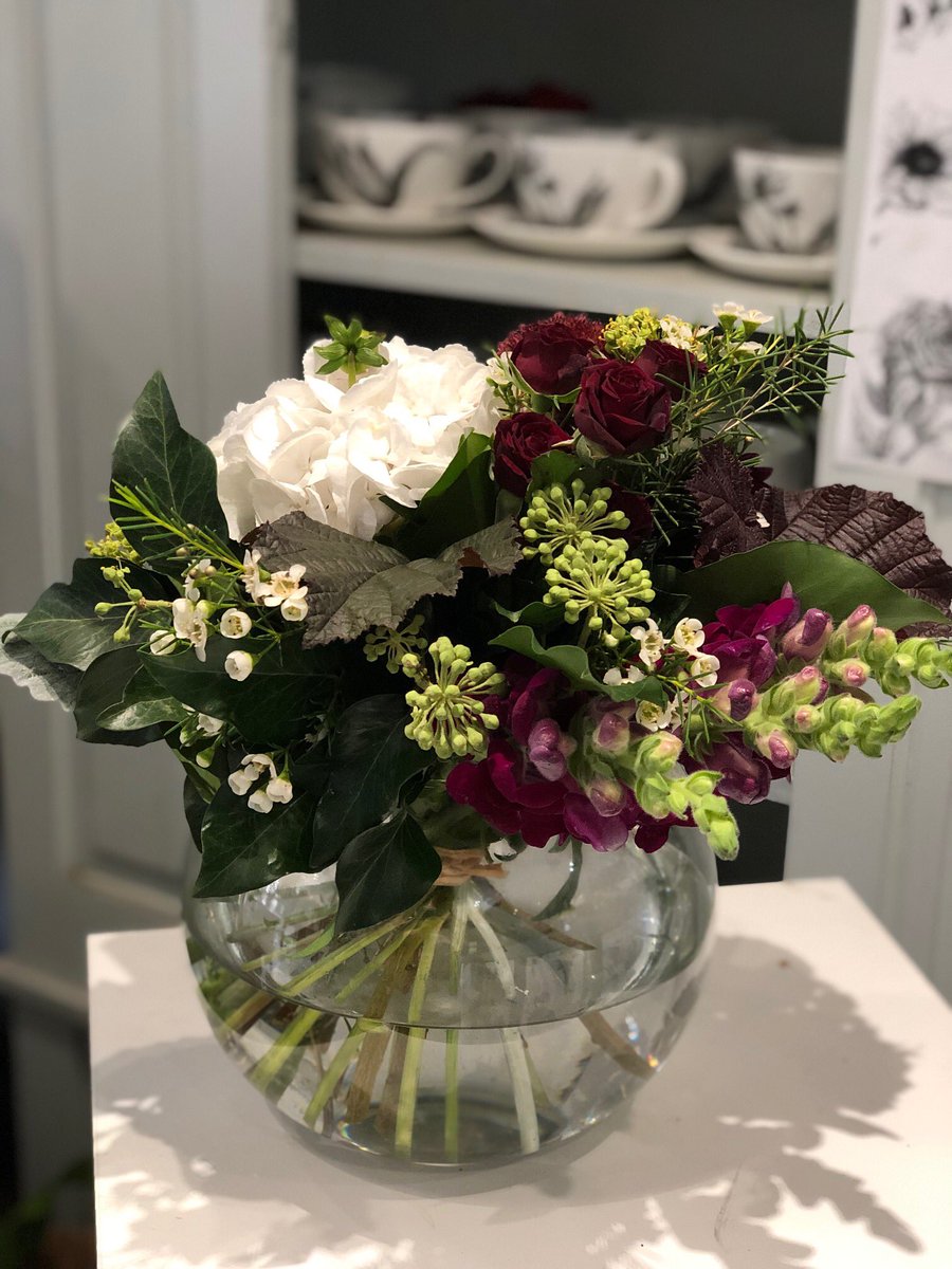 SarahHorne1's tweet photo. Loving the sumptuous look of these table centres created for a clients recent event.
#flowers #tablearrangements #eventflowers #eventprofs https://t.co/43udXtdmt8