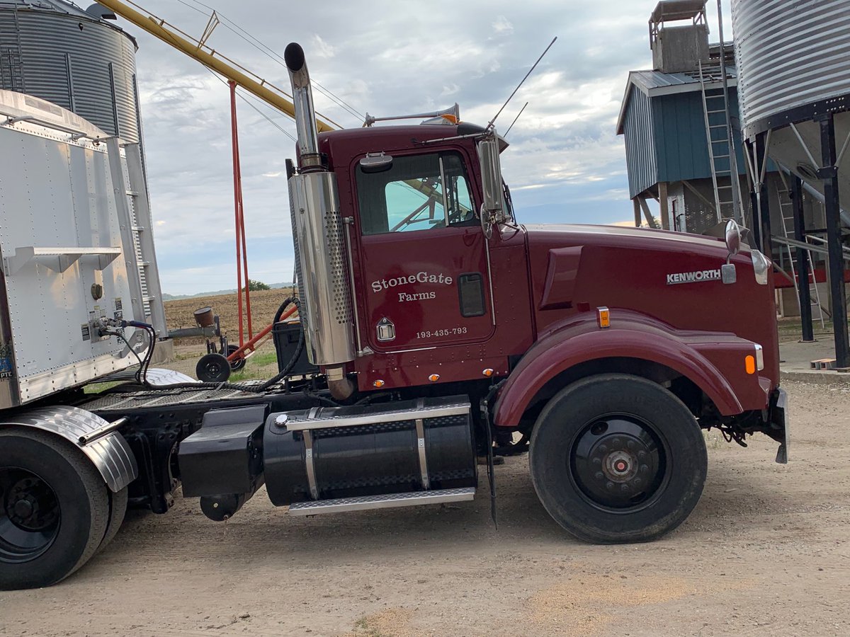 skbiesen's tweet photo. We have the Kenworth all done up the way Curt wanted ! #94Kenworthhisdreamride https://t.co/hY4r9KJm6v