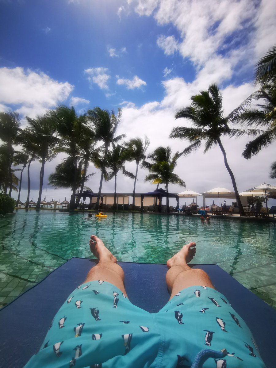 Brett_Sharman's tweet photo. When life gives you lemons... Or something like that 🇲🇺😎 #workhardplayhard #Mauritius https://t.co/WBDgPVdMYn