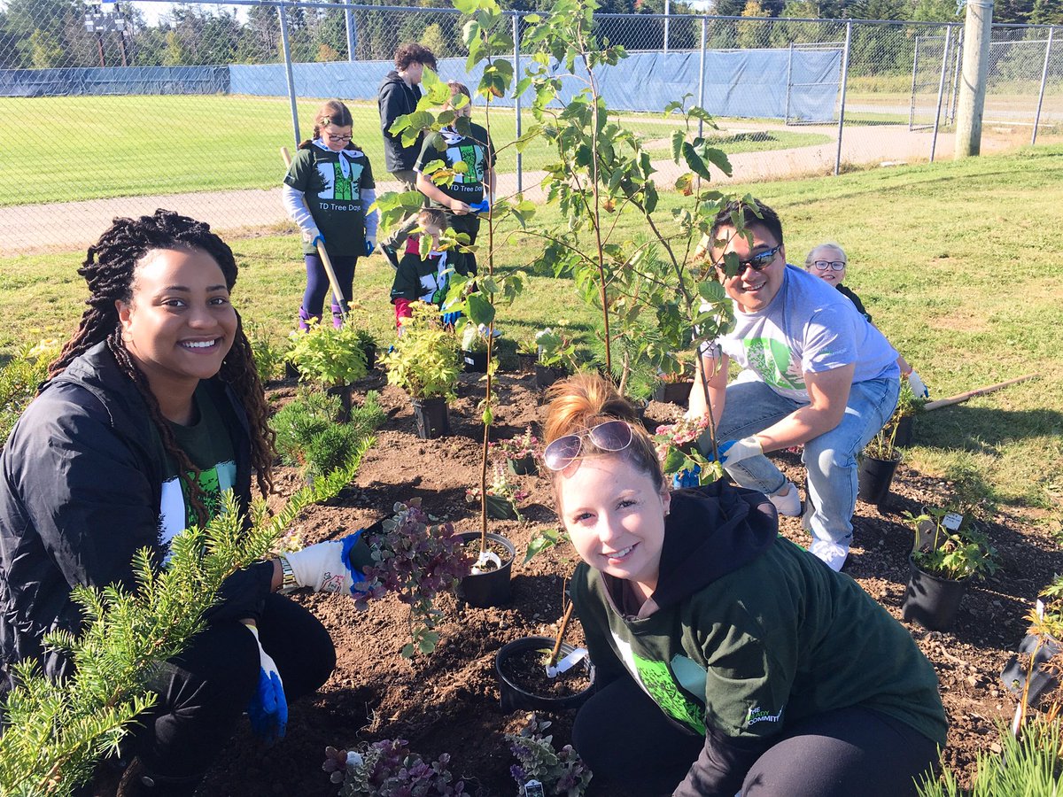 SOME DAY ON CLOTHES! ☀️ We has the BEST time this morning at TD Tree Days! 🌲🌳 So glad we got to take part in such an awesome event! <a href="/JIELIAN416/">Jie (Jay) Lian</a> <a href="/danielskanes95/">Daniel Skanes</a> @dreadhee <a href="/Caro_2508/">Carolyn Shea</a> <a href="/sarahlnolan23/">sarah nolan</a> <a href="/RobertAPond/">Robert Pond</a>