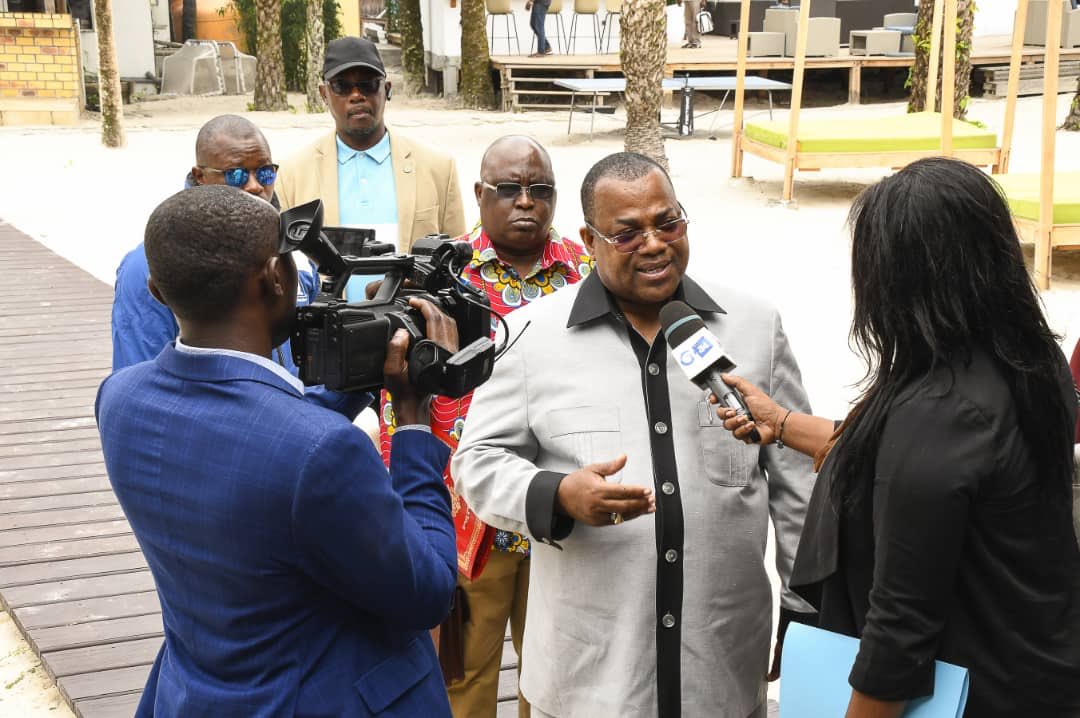 [ SÉMINAIRE GOUVERNEMENTAL ] 

Le Ministre de l'Équipement, des Infrastructures et des Travaux Publics, Monsieur <a href="/engandji/">Arnauld Engandji (B.Eng / MBA HEC Paris)</a> participe, ce 14 septembre, à l'ouverture d'un séminaire gouvernemental, axé sur la maîtrise des outils de communication.

#NousSommesTousConcernés
🚧🚜