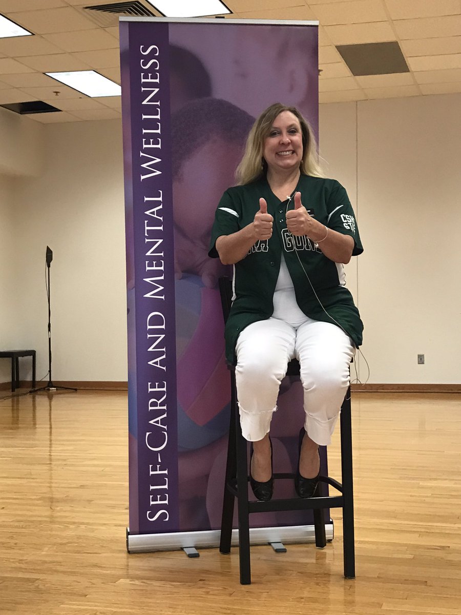 JulieThannum's tweet photo. Awesome opening TED Talk-style introductions to our 7 areas of physical and mental wellness for students #DragonStrong💚 #StudentU #TheResiliencyProject @SouthlakeDPS https://t.co/ti7gSDBgRz