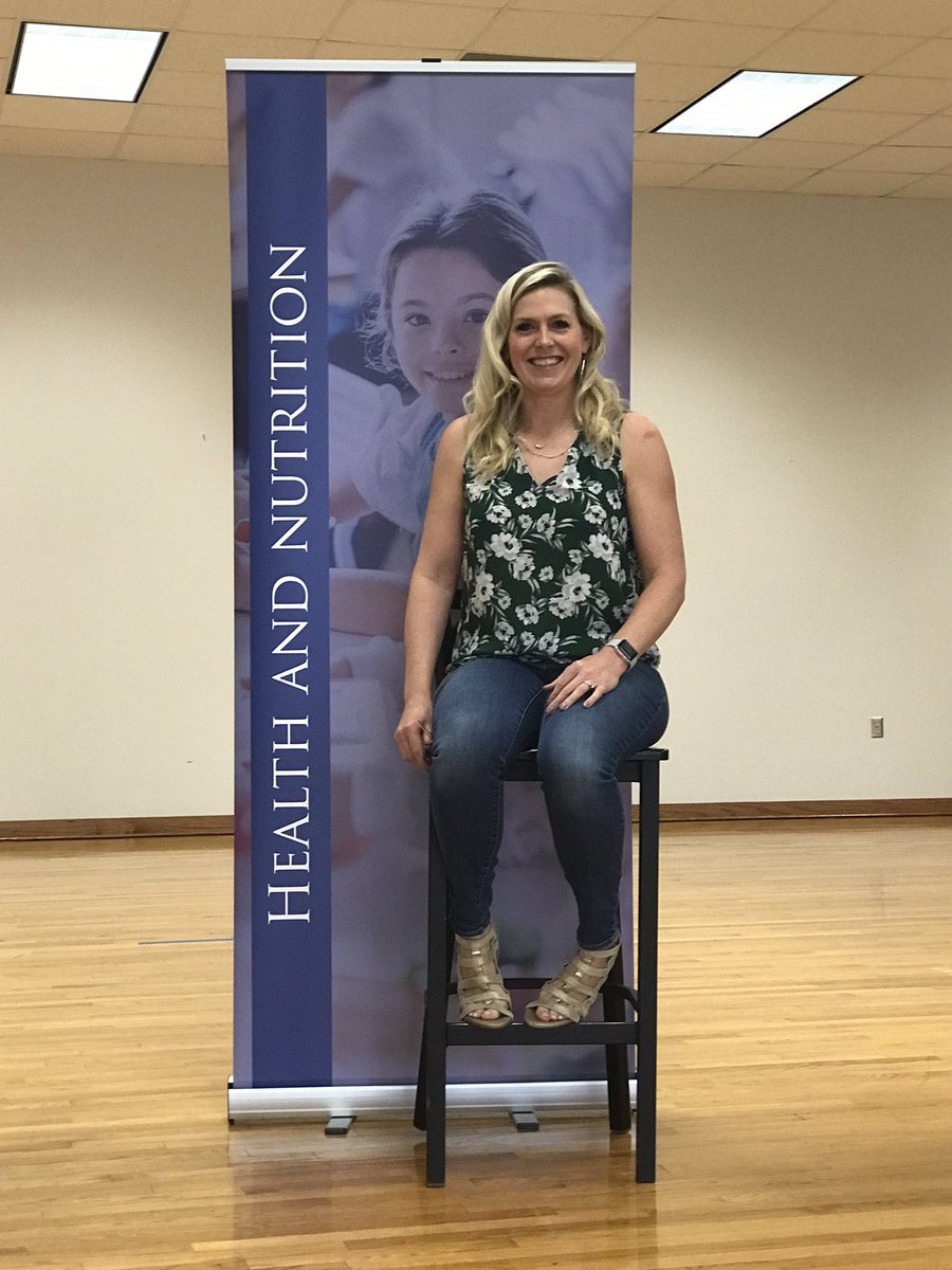 JulieThannum's tweet photo. Awesome opening TED Talk-style introductions to our 7 areas of physical and mental wellness for students #DragonStrong💚 #StudentU #TheResiliencyProject @SouthlakeDPS https://t.co/ti7gSDBgRz