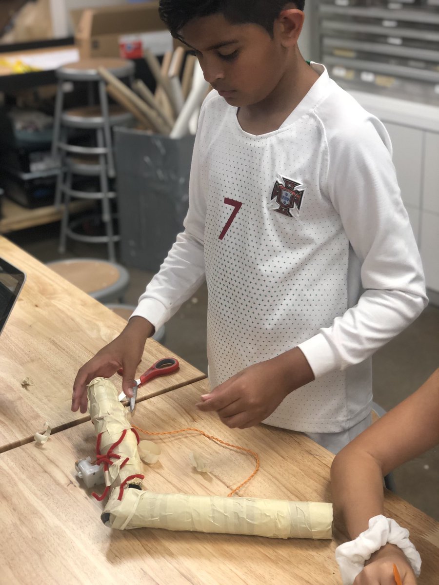 KA_teach's tweet image. Making and coding models to demonstrate how the different body systems work. Putting our knowledge into action! #aislearns #learningisfun #STEAM #InquiryMindset