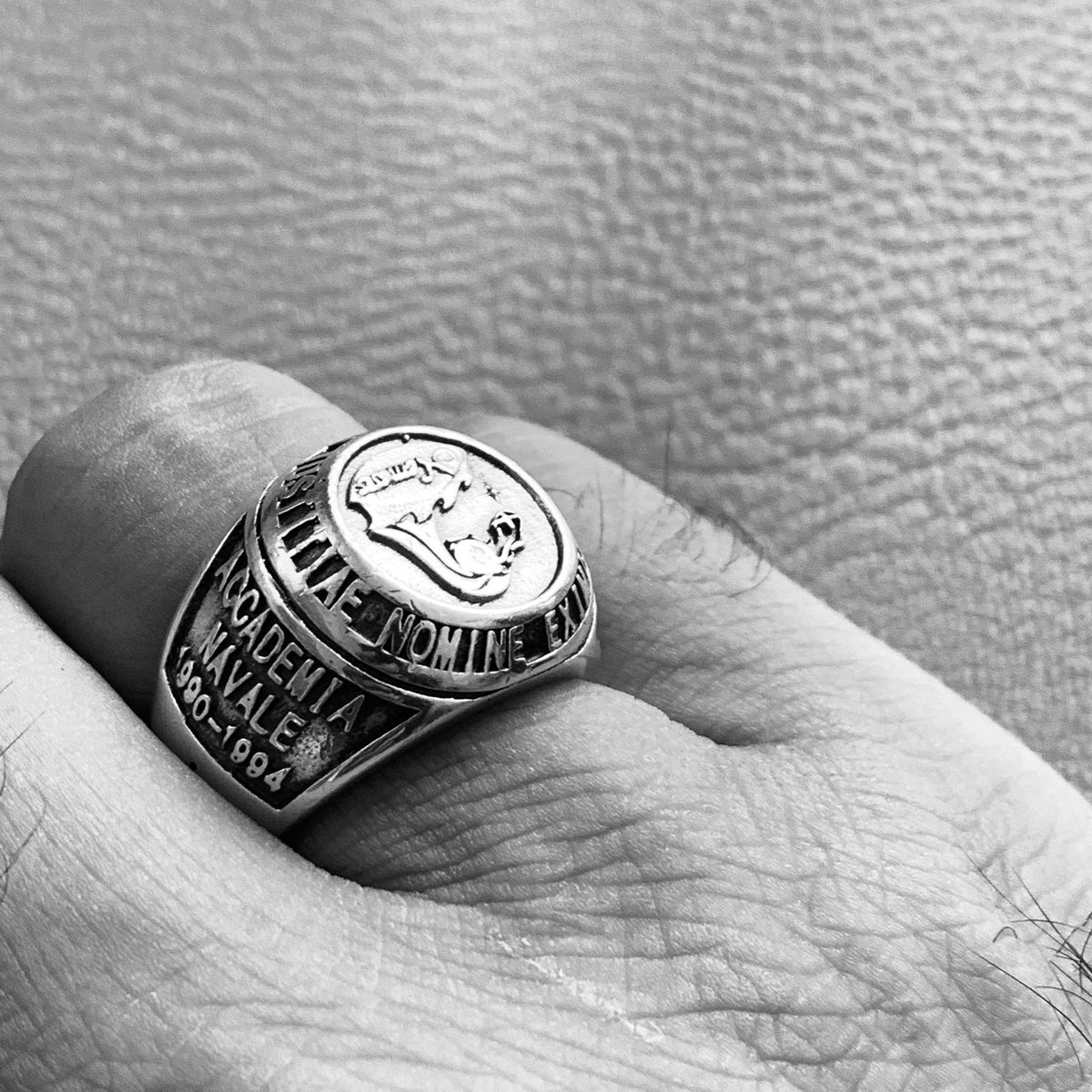 LucaR055's tweet photo. Things that you forget but you ought not #schoolring #accademianavale #corsonemesis #marinamilitare #navy #19901994 #seadogs #itn #buddies #navalacademy https://t.co/C3J24waZLB