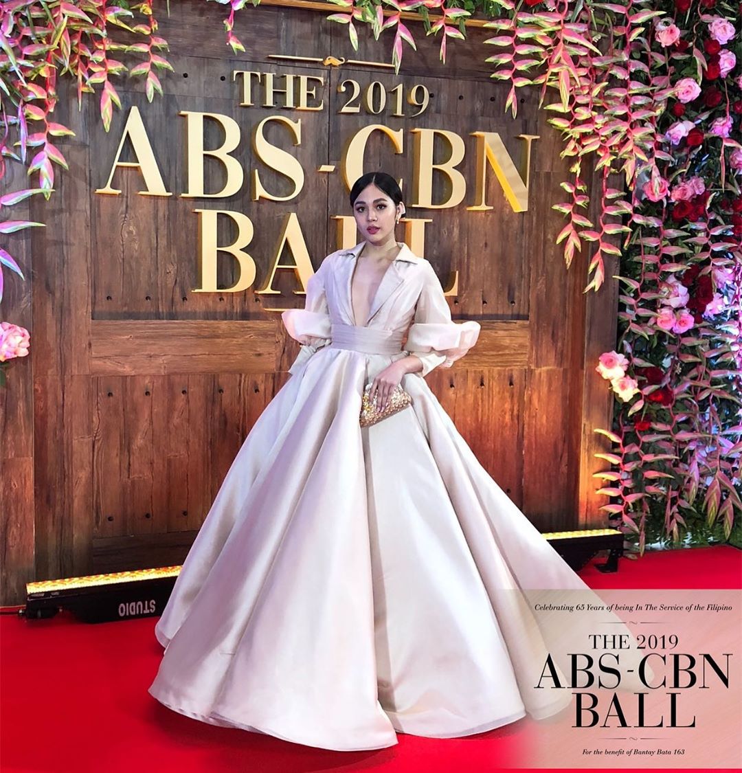 JSuperters's tweet photo. She looks so elegant! ❤
EnticingJANELLA TakesOverABSCBNBall
#ABSCBNBallFanFave Janella Salvador https://t.co/Su5zmmDgpV