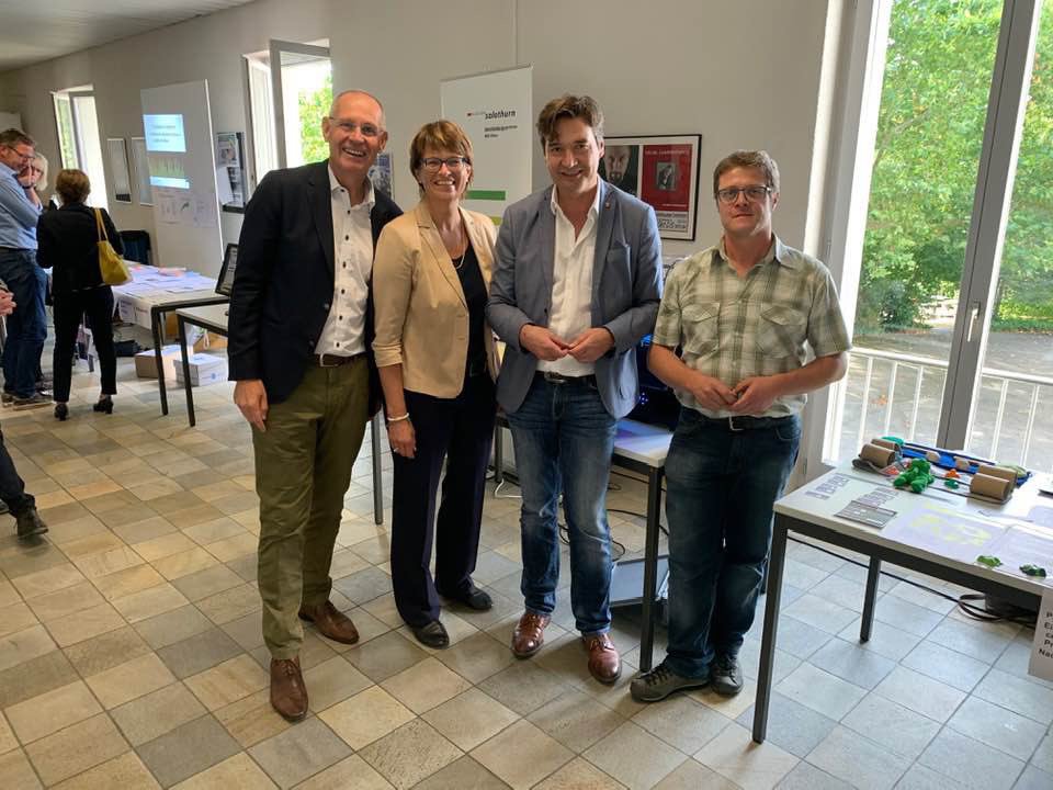 StefanNuenlist's tweet photo. Schule, Politik und Wirtschaft im Gespräch: Engagierte Voten, spannende Einblicke und inspirierende Begegnungen am #Bildungstag der #FDPSolothurn. Wir wollen. Gemeinsam weiterkommen! #TeamFDP #gemeinsamweiterkommen #Wahlen19 https://t.co/89tLsp8ga6