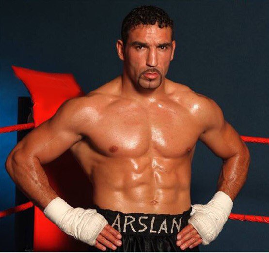 Türk profesyonel boks tarihinin ilk ve tek dünya şampiyonu Fırat Arslan’ın rakibi Sami Enbom ile karşılaşacağı Almanya Boks Gecesi “Ran Fighting” bu akşam canlı yayınla 20.30’da TV8,5’ta. #tv8bucuk #boks #fighting #boksgecesi #ranfighting