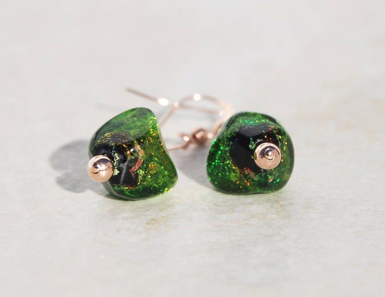 KarmaKittyJewel's tweet photo. #greenjewelry #Green #gold #dichroicglass #earrings #peridot #etsymntt #etsysocial #etsyjewelry #etsyhandmade #freeshipping #glassearring #handmadeearrings #etsyshop #handmadee https://t.co/hNsQEM241c via @Etsy $32 #freeshipping https://t.co/O23EwJ2RmM