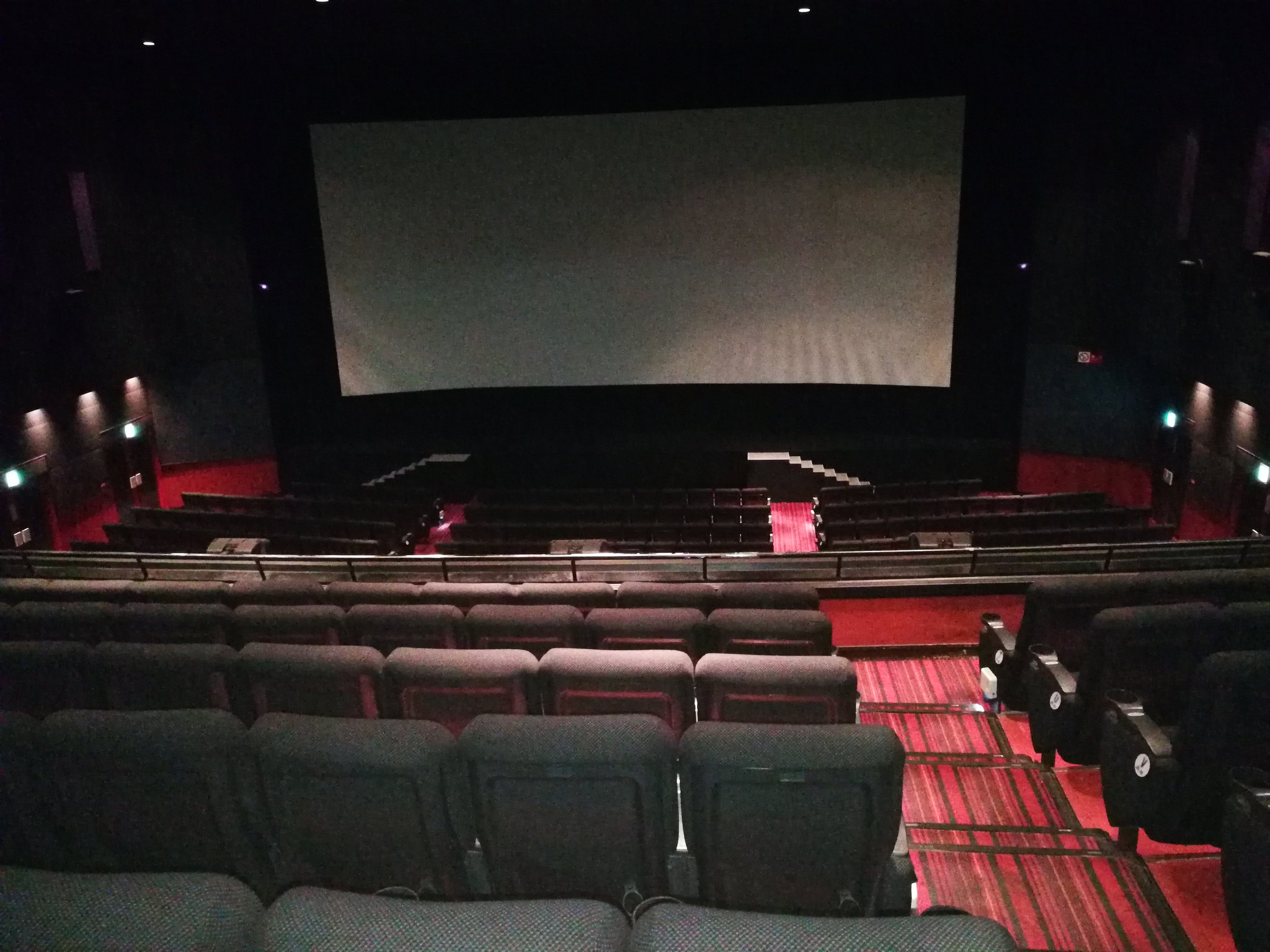 Twitter 上的 高橋典幸 丸の内ピカデリー 行ったことのない映画館で観てみようと思いたち ２階席もある大スクリーン 1 階席580名 ２階席222名 合計定員802名 でかい せっかくの丸の内ピカデリーのシアター1ですので2階席で観ました 人間失格 丸の内